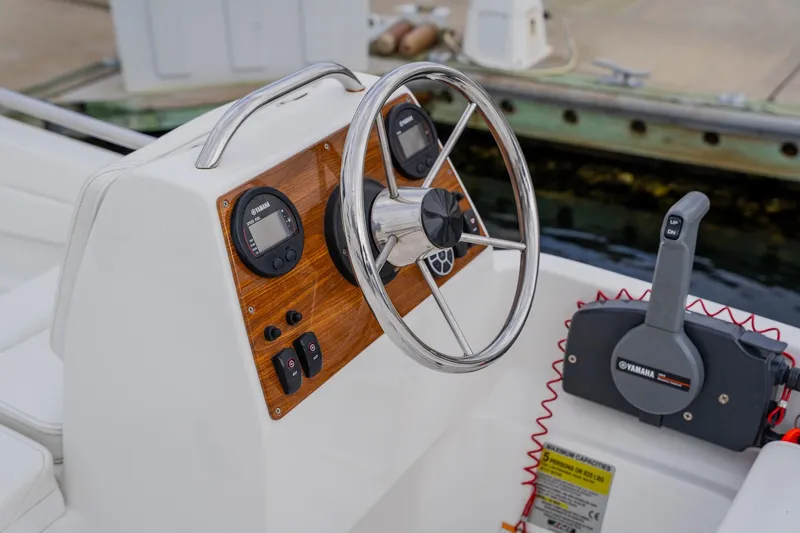  Yacht Photos Pics Steering console of 2002 Cruisers 5370 boat with Yamaha controls and gauges.