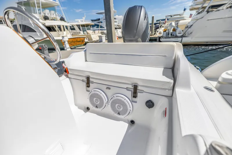  Yacht Photos Pics Interior of 2002 Cruisers 5370 boat with seating and speakers at a marina.