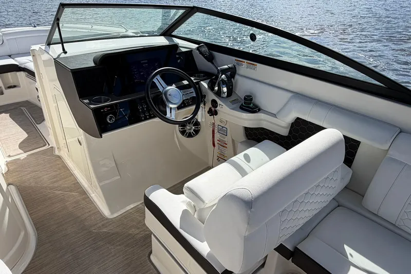  Yacht Photos Pics 2020 Sea Ray SDX 290 Outboard boat interior with modern helm and seating.