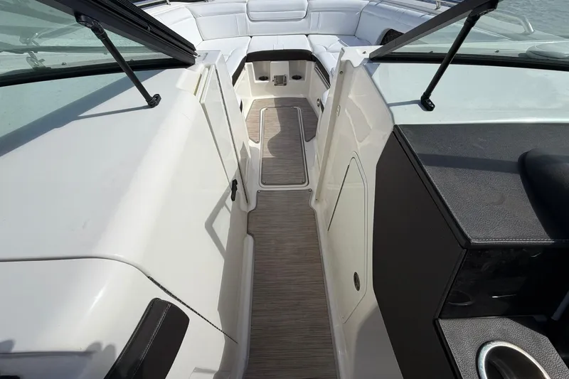  Yacht Photos Pics 2020 Sea Ray SDX 290 Outboard interior with sleek design and comfortable seating.