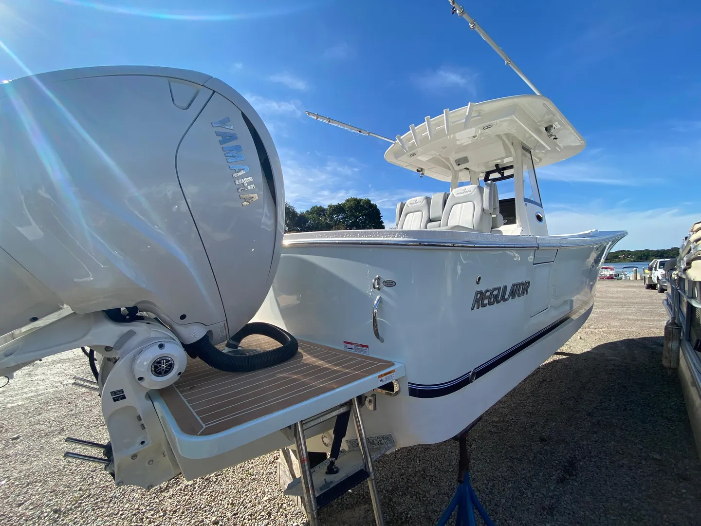 2022 Regulator 31 Photo