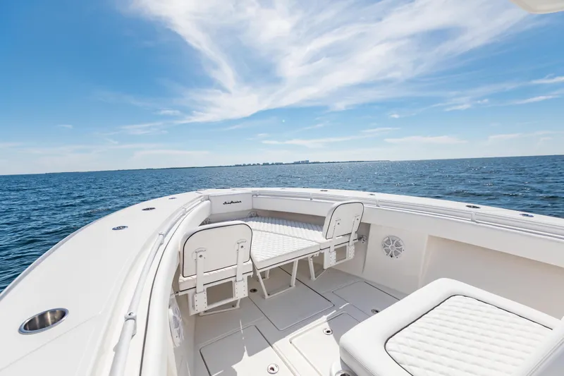  Yacht Photos Pics 2020 SeaHunter 33 Tournament boat on open water under a clear blue sky.