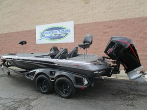 2025 Ranger Z520 boat at Grand Pointe Marina, featuring sleek design and powerful engine.