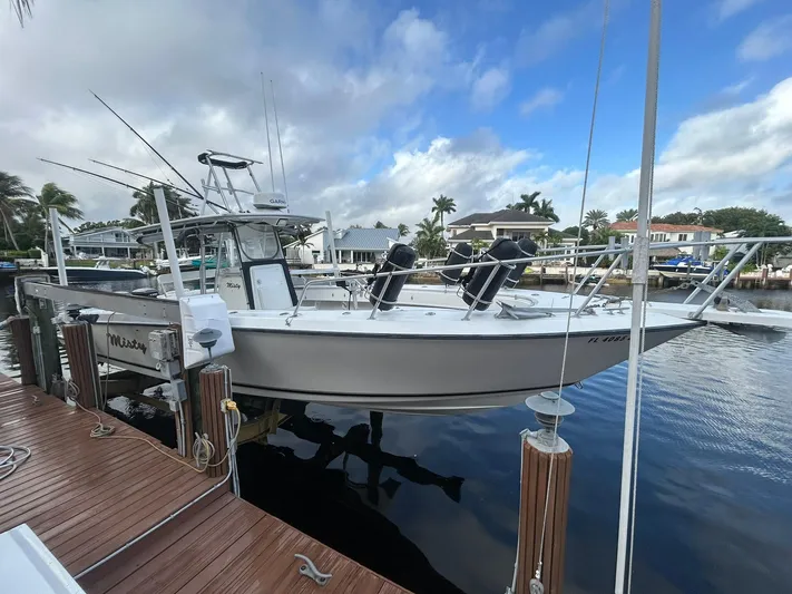  Yacht Photos Pics 2000 Contender - exterior profile on lift
