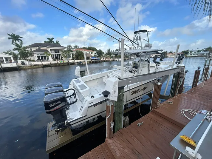  Yacht Photos Pics 2000 Contender - exterior profile on lift