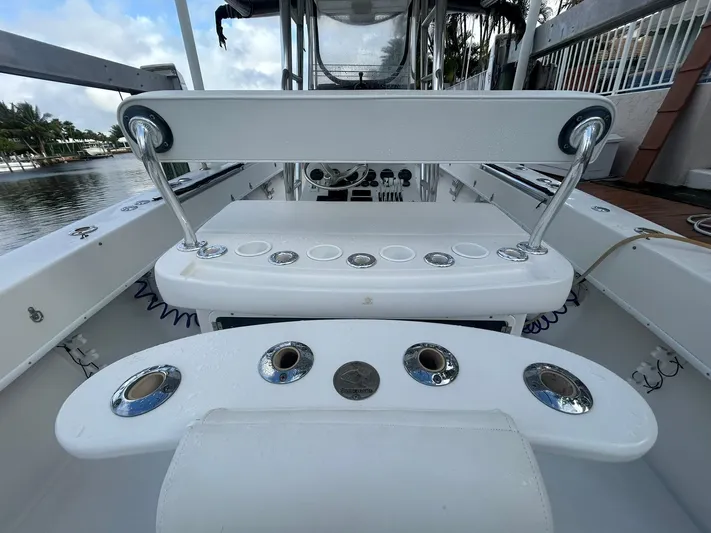  Yacht Photos Pics 2000 Contender - leaning post