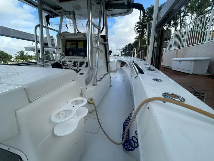  Yacht Photos Pics 2000 Contender - starboard