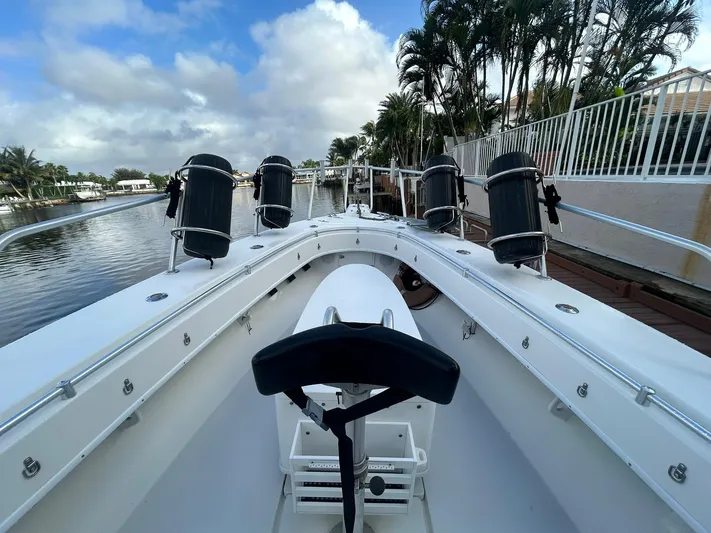  Yacht Photos Pics 2000 Contender - bow