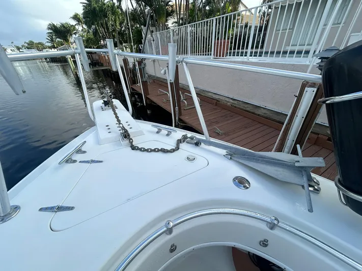  Yacht Photos Pics 2000 Contender - bow