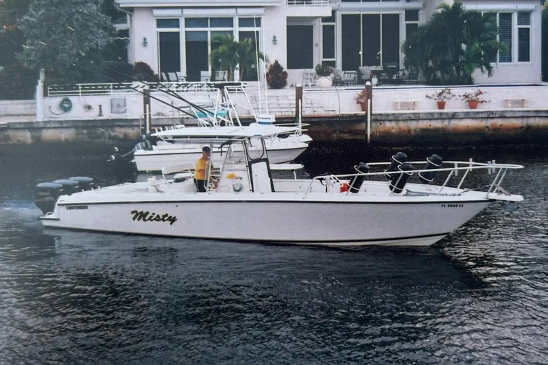  Yacht Photos Pics 2000 Contender - exterior profile on the water