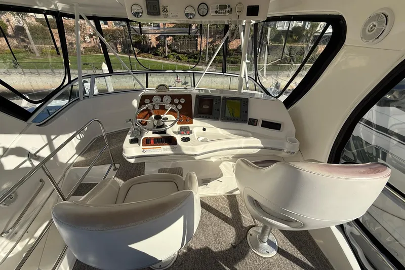 Reelin N Rockin Yacht Photos Pics 2003 Silverton 38 Convertible yacht helm with modern controls and panoramic windows.
