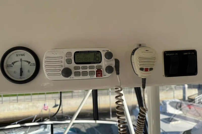 Reelin N Rockin Yacht Photos Pics 2003 Silverton 38 Convertible boat dashboard with radio and control panel.