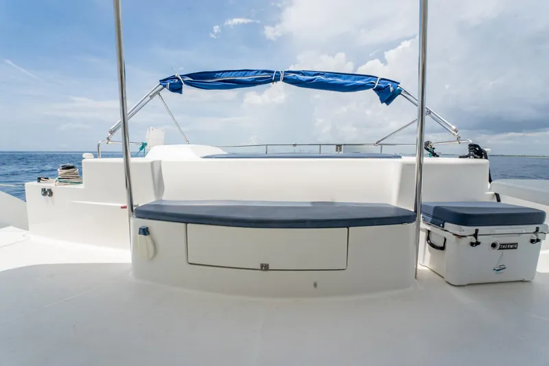 Bellamaggio Yacht Photos Pics Fountaine Pajot Salina 48 Evolution 2008 yacht deck with seating and ocean view.