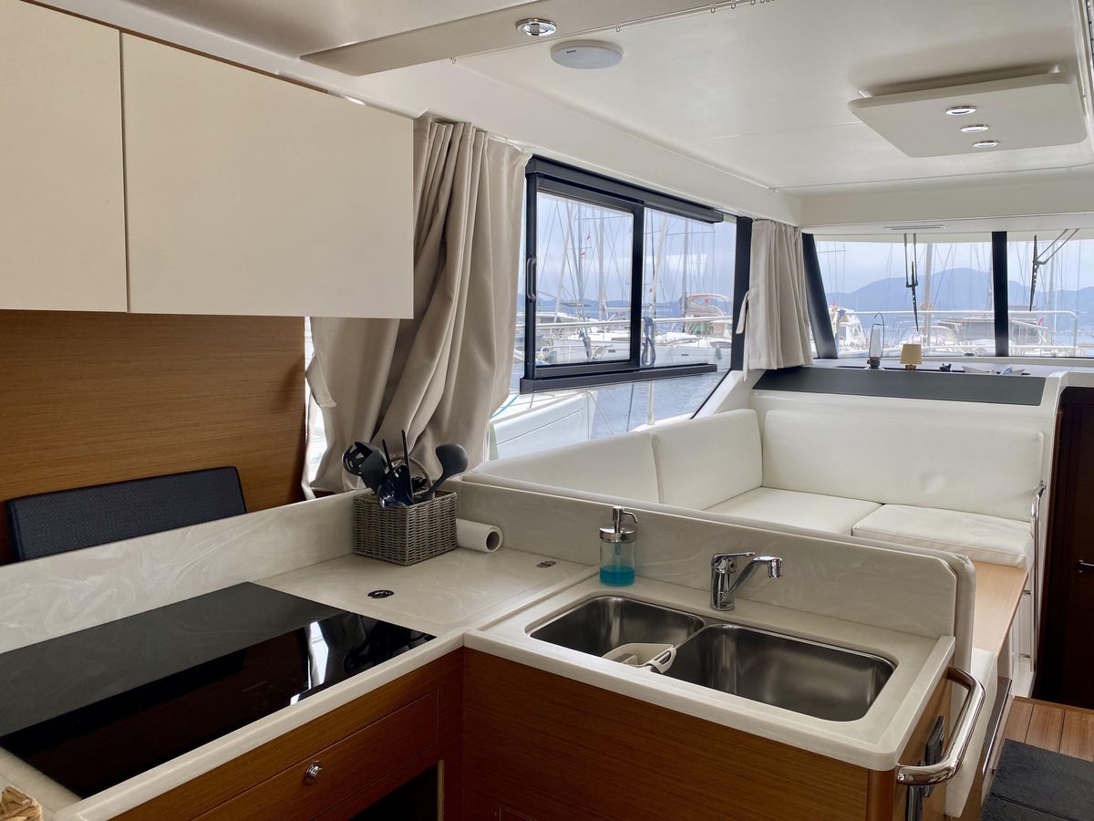 2021 Beneteau 44