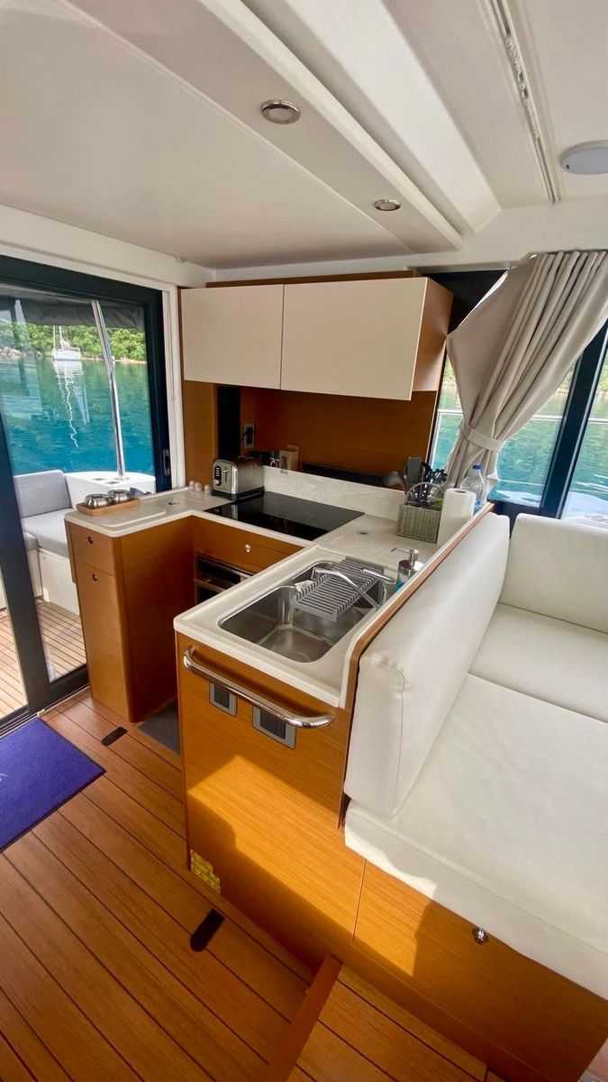 2021 Beneteau 44