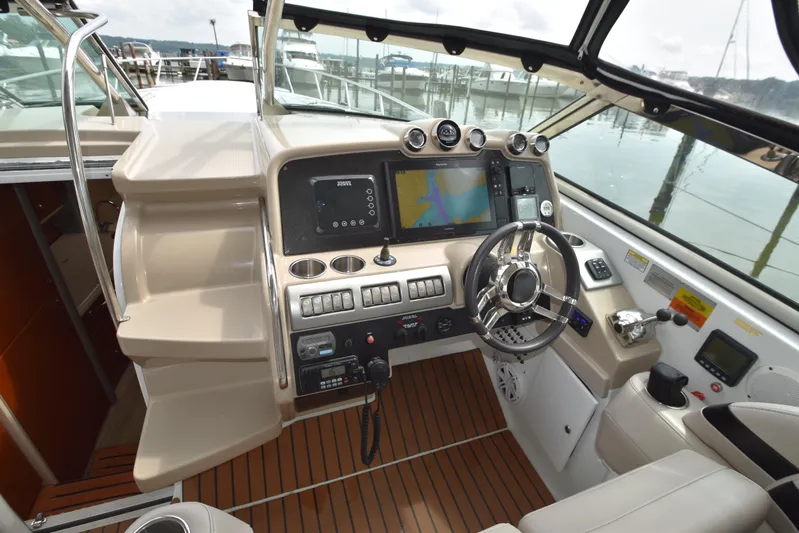 No Name Yacht Photos Pics Helm Station