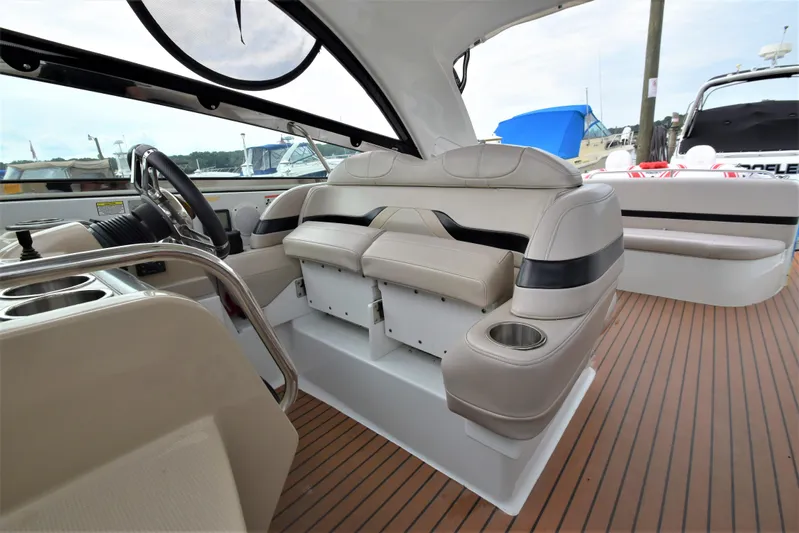 No Name Yacht Photos Pics Helm Bolster Seating