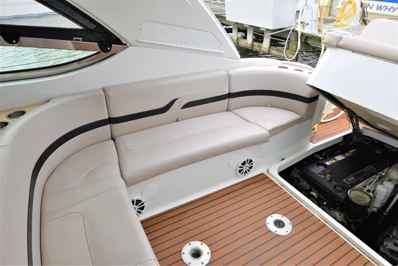 No Name Yacht Photos Pics Starboard Side Seating