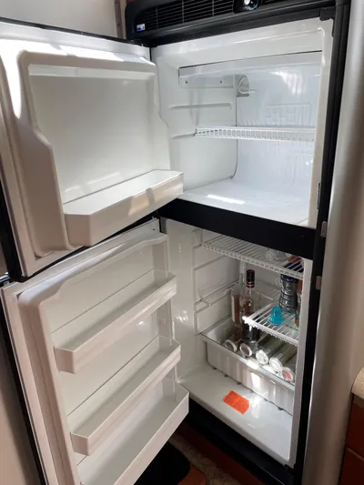 No Name Yacht Photos Pics Refrigerator/Freezer