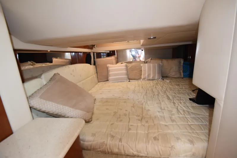 No Name Yacht Photos Pics Aft Stateroom