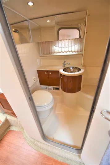 No Name Yacht Photos Pics Head w/ Vanity