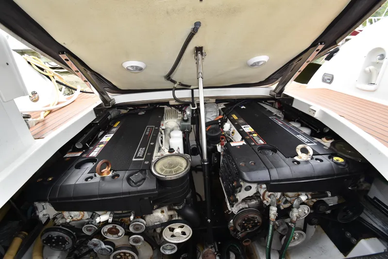 No Name Yacht Photos Pics Twin Volvo D-6 Diesel Engines 370HP Each