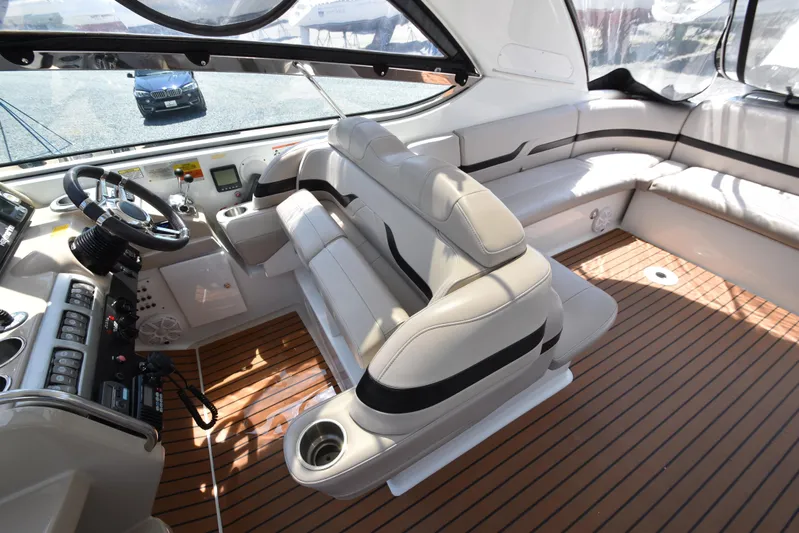 No Name Yacht Photos Pics Helm Seating