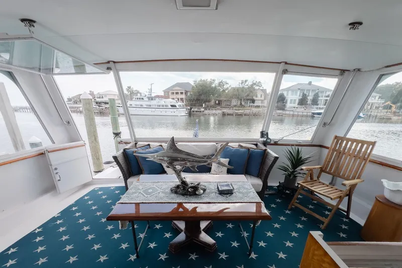Masterplan Yacht Photos Pics Interior of 1975 Hatteras 58 Long Range Cruiser with elegant decor and waterfront view.
