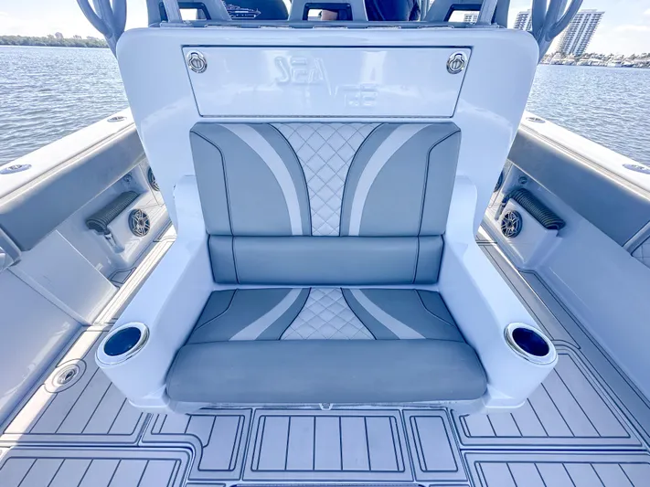  Yacht Photos Pics 2021 SeaVee 370z boat seating with cup holders, featuring modern design and waterfront view.
