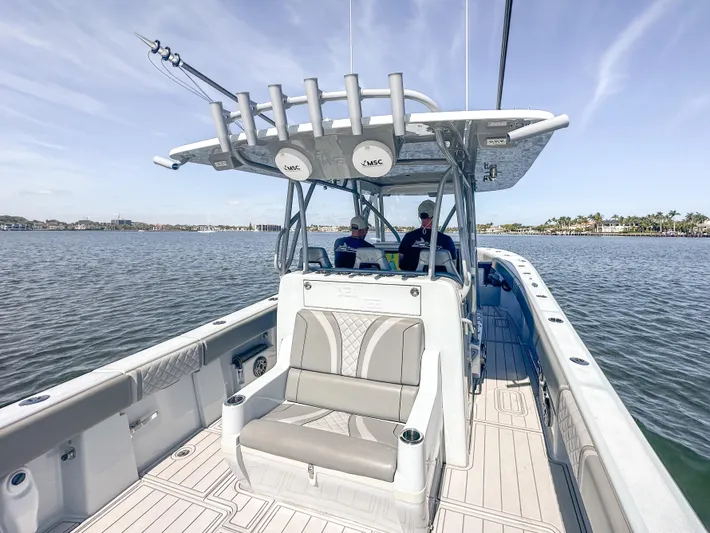  Yacht Photos Pics 2021 SeaVee 370z boat on water, featuring spacious seating and modern design.