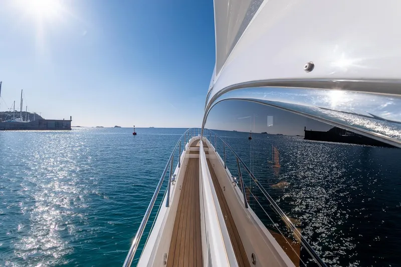  Yacht Photos Pics Sunseeker Manhattan 70 yacht cruising on a sunny day, 2008 model.