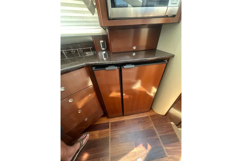 Havadk Yacht Photos Pics 2010 Meridian 391 Sedan yacht kitchen with wood cabinets and modern appliances.