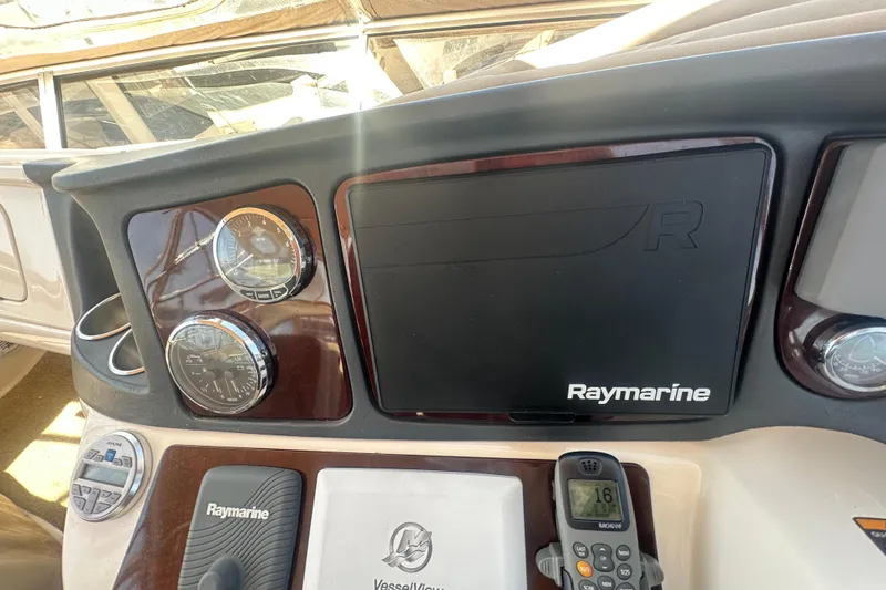 Havadk Yacht Photos Pics Dashboard of 2010 Meridian 391 Sedan with Raymarine navigation equipment.