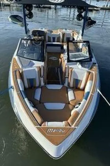  Yacht Photos Pics 2023 Malibu Wakesetter 23 LSV boat with luxurious seating and sleek design.
