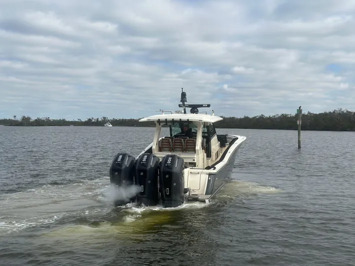  Yacht Photos Pics 2023 Scout 425 LXF boat cruising on a calm lake.