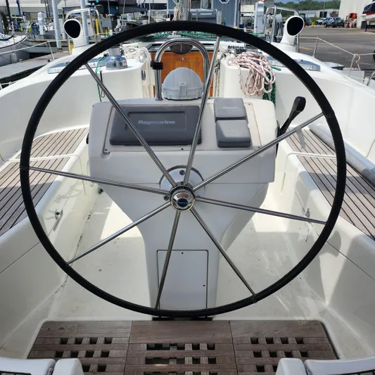 Scot-free Yacht Photos Pics Steering wheel of 1999 Beneteau Oceanis 461 sailboat, featuring a Raymarine navigation system.