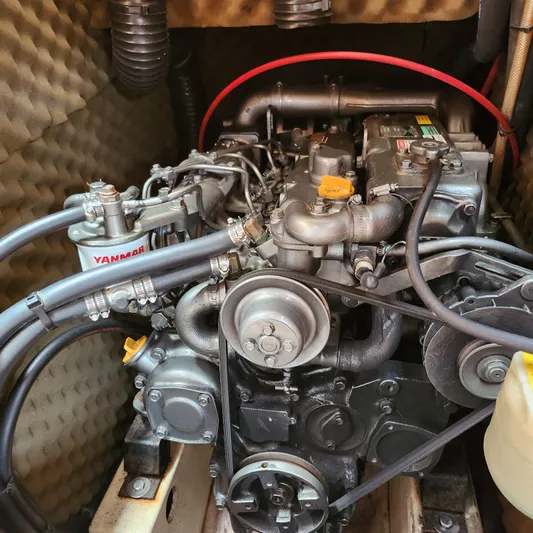 Scot-free Yacht Photos Pics Engine of a 1999 Beneteau Oceanis 461 sailboat, featuring Yanmar components.