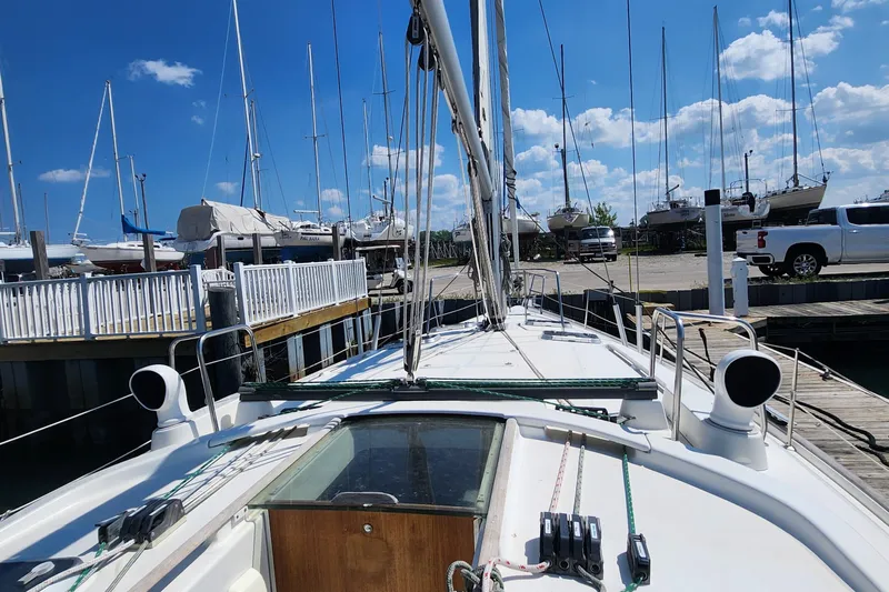 Scot-free Yacht Photos Pics Beneteau Oceanis 461 sailboat docked at marina, clear sky, 1999 model.
