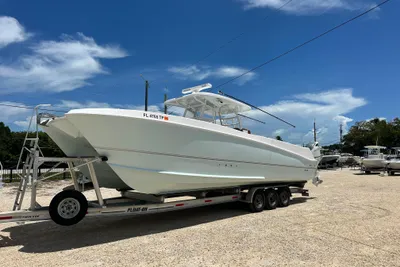 Twin Vee 340 GFX CC