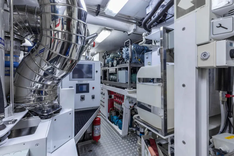 Salvaje Yacht Photos Pics 