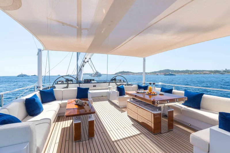 Salvaje Yacht Photos Pics 