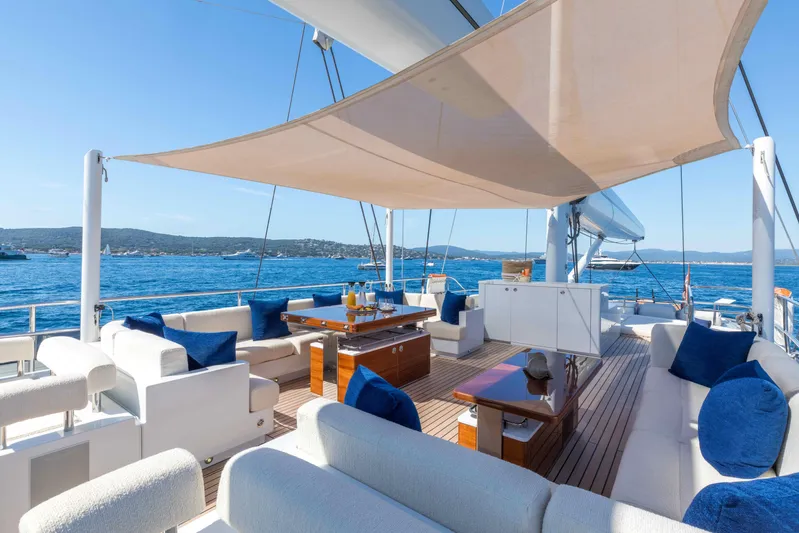 Salvaje Yacht Photos Pics 