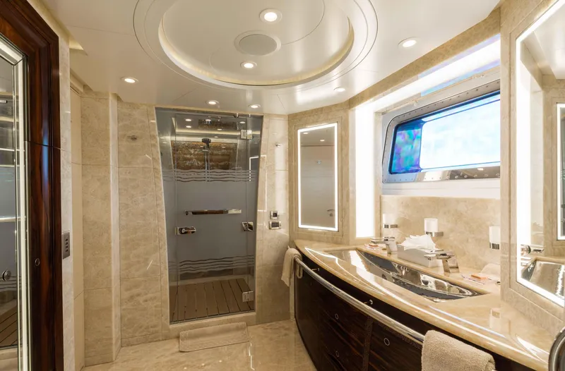 Salvaje Yacht Photos Pics 