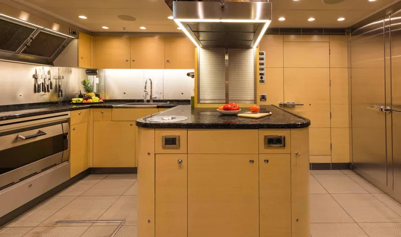 Salvaje Yacht Photos Pics 