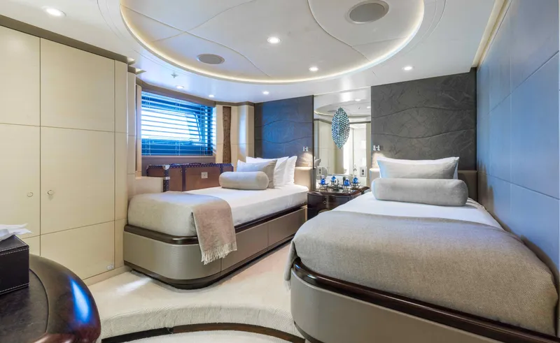 Salvaje Yacht Photos Pics 