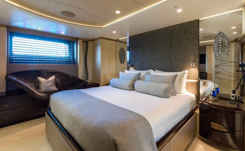 Salvaje Yacht Photos Pics 