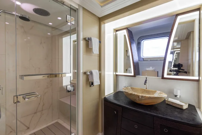 Salvaje Yacht Photos Pics 