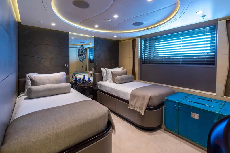 Salvaje Yacht Photos Pics 