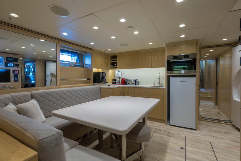 Salvaje Yacht Photos Pics 