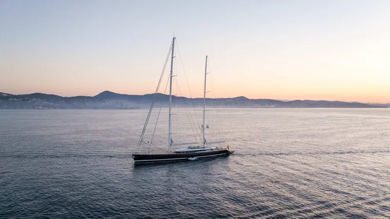 Salvaje Yacht Photos Pics 